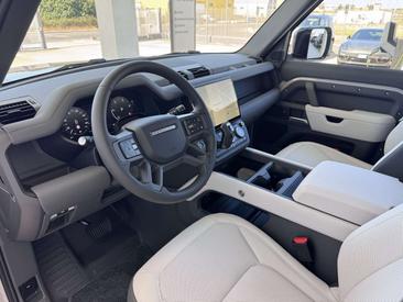 Land Rover Defender 110 X-Dynamic SE 3.0 D6 250 AWD — photo 10