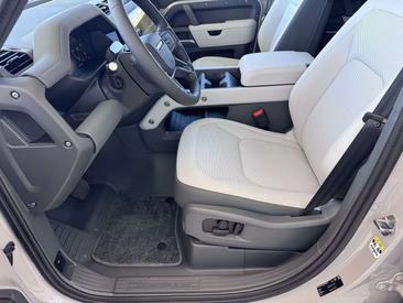 Land Rover Defender 110 X-Dynamic SE 3.0 D6 250 AWD — photo 11