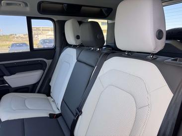 Land Rover Defender 110 X-Dynamic SE 3.0 D6 250 AWD — photo 15