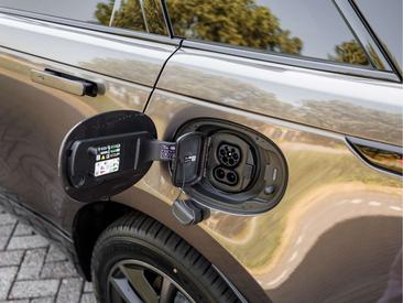 Land Rover Range Rover Velar Belgravia Edition PHEV 2.0 P400e AWD — photo 26