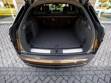 Land Rover Range Rover Velar Belgravia Edition PHEV 2.0 P400e AWD — photo 33