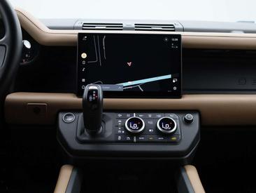 Land Rover Defender 110 X-Dynamic SE 2.0 P300e — photo 9