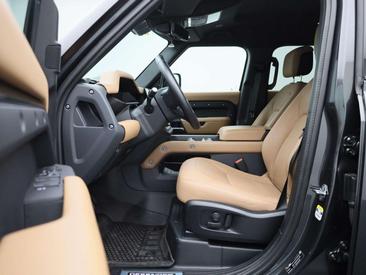 Land Rover Defender 110 X-Dynamic SE 2.0 P300e — photo 11