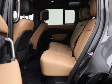 Land Rover Defender 110 X-Dynamic SE 2.0 P300e — photo 12