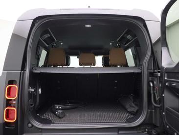 Land Rover Defender 110 X-Dynamic SE 2.0 P300e — photo 14