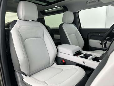 Land Rover Defender 90 D250 X-Dynamic SE — photo 11