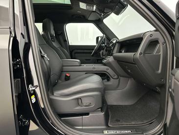 Land Rover Defender 110 P635 OCTA Black Edition AWD Auto. 11/26 Black — photo 3
