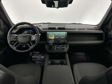 Land Rover Defender 110 P635 OCTA Black Edition AWD Auto. 11/26 Black — photo 4