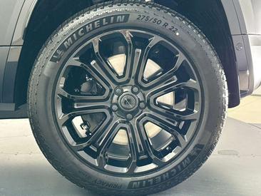 Land Rover Defender 110 P635 OCTA Black Edition AWD Auto. 11/26 Black — photo 9
