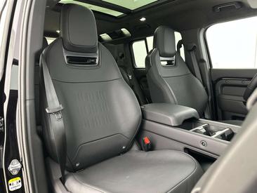 Land Rover Defender 110 P635 OCTA Black Edition AWD Auto. 11/26 Black — photo 11