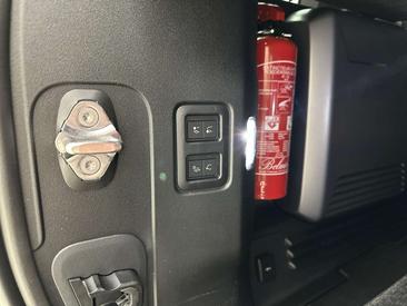 Land Rover Defender 110 P635 OCTA Black Edition AWD Auto. 11/26 Black — photo 14
