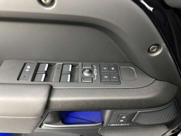 Land Rover Defender 110 P635 OCTA Black Edition AWD Auto. 11/26 Black — photo 15