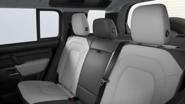 Land Rover Defender 110 X-Dynamic SE P300e — photo 7