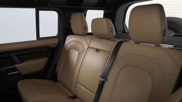 Land Rover Defender 110 X-Dynamic HSE P300e — photo 7