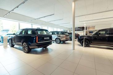 Land Rover Defender 110 X-Dynamic HSE P300e — photo 10