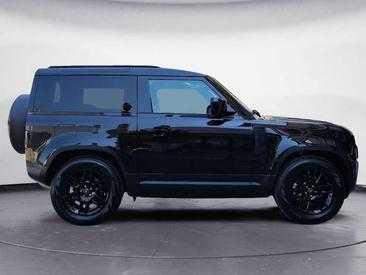 Land Rover Defender 90 S Awd - AUTOCARRO 2 POSTI Black 3.0d I6 Mhev 200cv — photo 4
