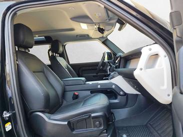 Land Rover Defender 90 S Awd - AUTOCARRO 2 POSTI Black 3.0d I6 Mhev 200cv — photo 8
