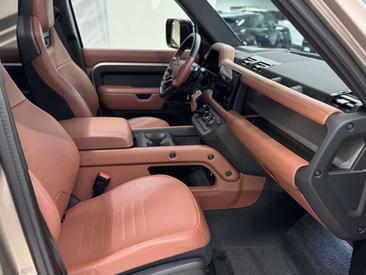 Land Rover Defender 110 OCTA Bronze 4.4 V8 635 CV AWD Auto — photo 3