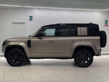 Land Rover Defender 110 OCTA Bronze 4.4 V8 635 CV AWD Auto — photo 6