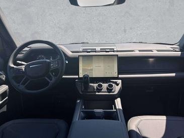 Land Rover Defender 110 D250 X-Dynamic SE Grey — photo 4