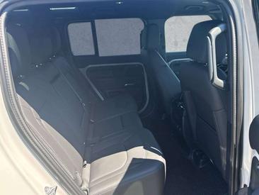 Land Rover Defender 110 D250 X-Dynamic SE Grey — photo 5