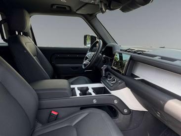 Land Rover Defender 90 X-Dynamic SE Awd Black 3.0d I6 Mhev 200cv Auto — photo 5
