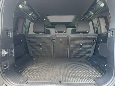 Land Rover Defender 110 D250 X-Dynamic SE MY26 360-CAM ACC Black — photo 7
