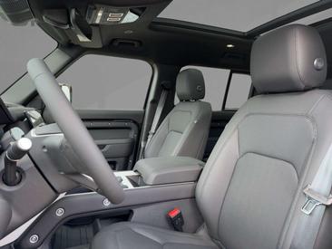 Land Rover Defender 110 D250 X-Dynamic SE MY26 360-CAM ACC Black — photo 8