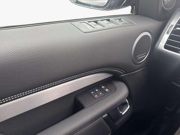 Land Rover Discovery Dynamic HSE Black D350 — photo 13
