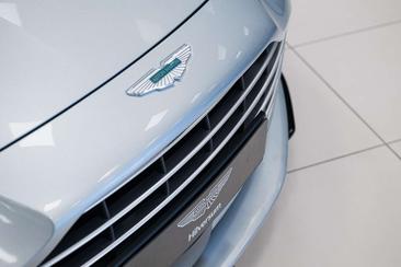 Aston Martin DB12 Volante — photo 9