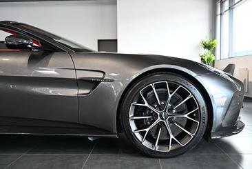 Aston Martin V8 Roadster — photo 14
