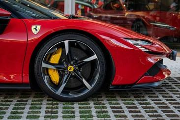 Ferrari SF90 Spider — photo 9