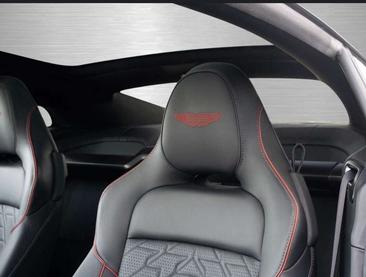 Aston Martin Vanquish Full Carbone — photo 14