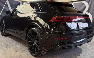 Audi Q8 Black 60 TFSI E — photo 10