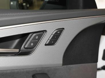 Audi RSQ8 — photo 11