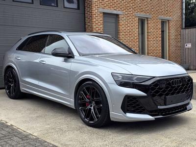 Audi RSQ8 Performance