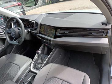 Audi A1 Blackline 30 TFSI — photo 11