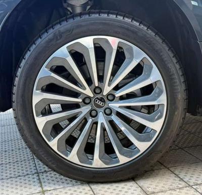 Audi Q8 E-tron Black 50