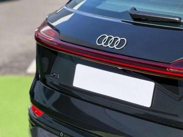 Audi Q8 E-tron Black 50 — photo 10