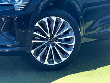 Audi Q8 E-tron Black 50 — photo 12