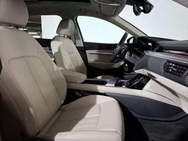 Audi Q8 E-tron Sport 50 — photo 3