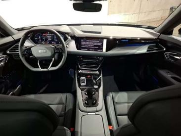 Audi E-tron Black — photo 2