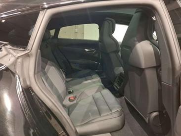 Audi E-tron Black — photo 3