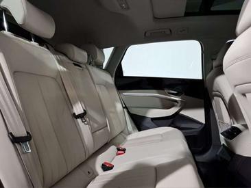 Audi Q8 E-tron Sport 50 — photo 4