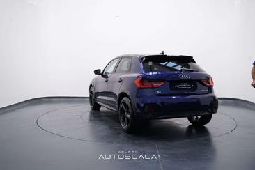 Audi A1 Identity Contrast 30 TFSI — photo 4