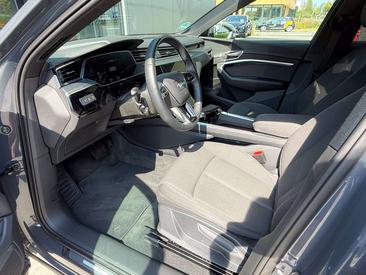 Audi Q8 E-tron Advanced 55 — photo 9