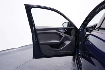 Audi A1 Identity Contrast 30 TFSI — photo 9