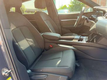 Audi Q8 E-tron Advanced 55 — photo 11