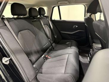 BMW Série 3 Touring 318d — photo 16