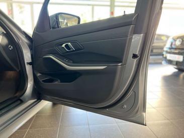 BMW Série 3 Touring 330e — photo 17